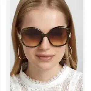 Chloe | Accessories | Chloe Scalloped Grey Transparent  display picture 3